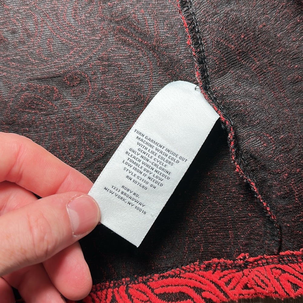 Ruby Rd. Red and Black Paisley Textured No Button Jacket - Large - Picture 7 of 7